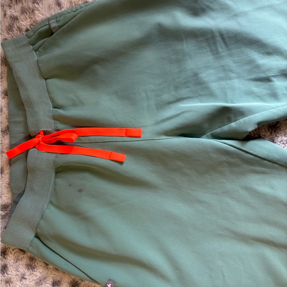 +FIGS Jade Green High Waisted Zamora with Yoga waistband Jogger Scrub Pants